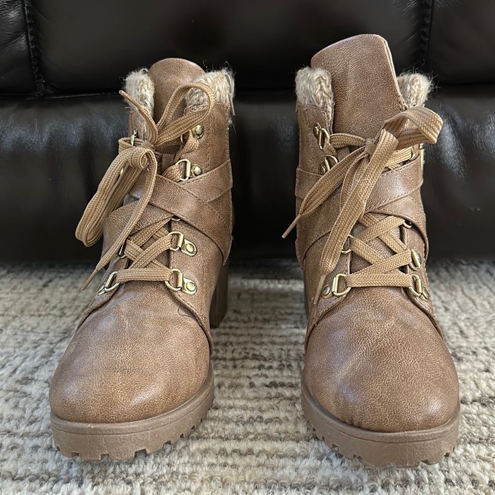 Quipid booties size 7